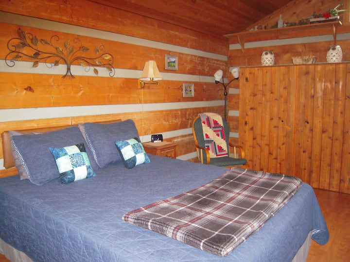 Lit Queen Size avec surmatelas Serta confortable
