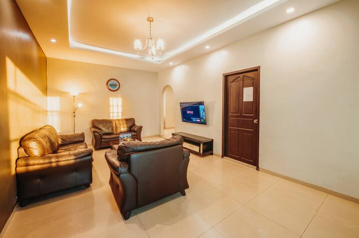 Hazel Home ( Full House,4 Bedroom For 6-8 Person ) - Batam