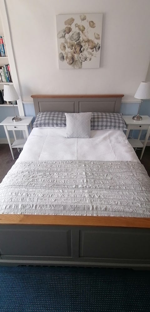 Popular Airbnb listing: Stylish one bed flat in vibrant Strathbungo in Southside