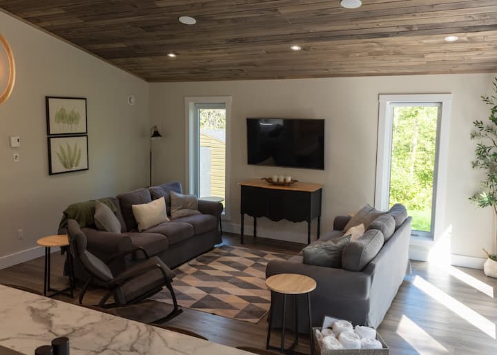 Poplar Retreat - With Hot Tub. - New Brunswick