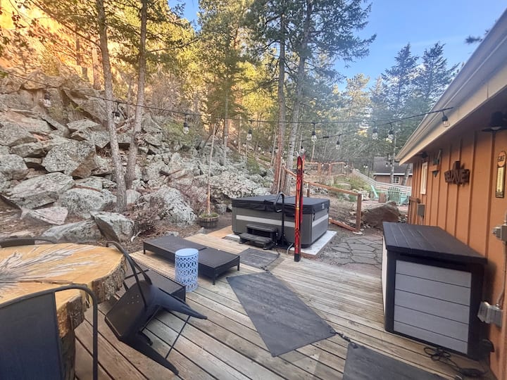 Alpine Escape | Cabin + Treehouse W/new Hot Tub! - Allenspark, CO