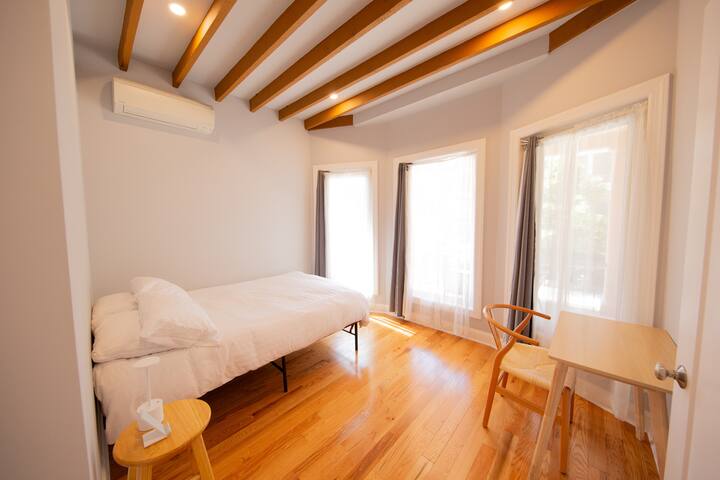 Luxury Villa in Brooklyn with Parking gallery image 5