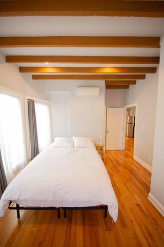 Luxury Villa in Brooklyn with Parking gallery image 4