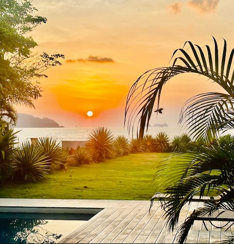 GORGEOUS HOUSE ON THE BEACH PLAYA POTRERO