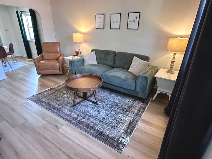 Conveniently Located Downstairs Apt In Grove City - Grove City, OH