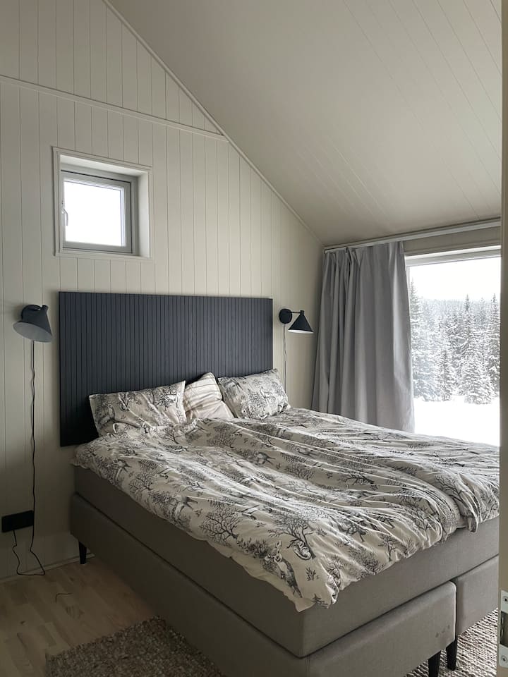 160 سريرًا من Hilding Anders - خزانة ملابس وخطافات لسهولة تخزين الملابس 