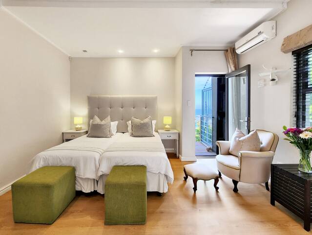 Umnenge- 3 Luxury Bedrooms, Aircon/TV/Pool gallery image 4