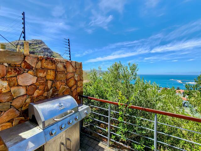 Umnenge- 3 Luxury Bedrooms, Aircon/TV/Pool gallery image 2