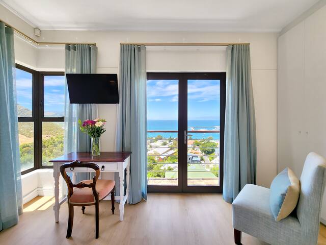 Umnenge- 3 Luxury Bedrooms, Aircon/TV/Pool gallery image 3