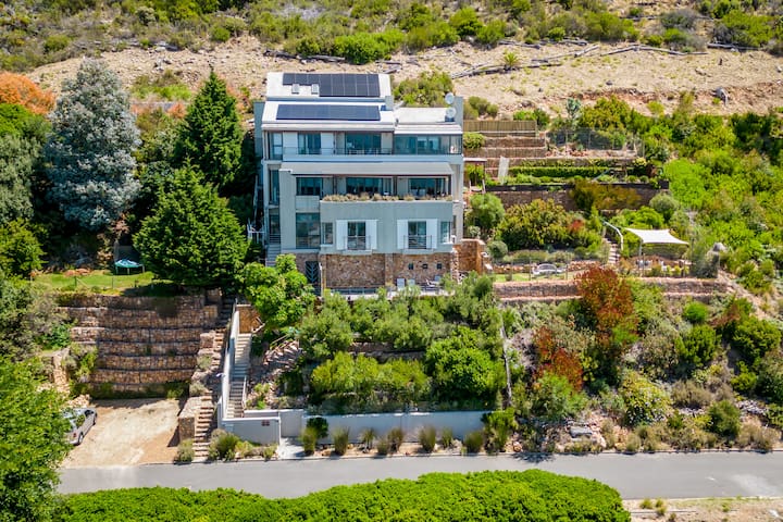 Umnenge- 3 Luxury Bedrooms, Aircon/TV/Pool