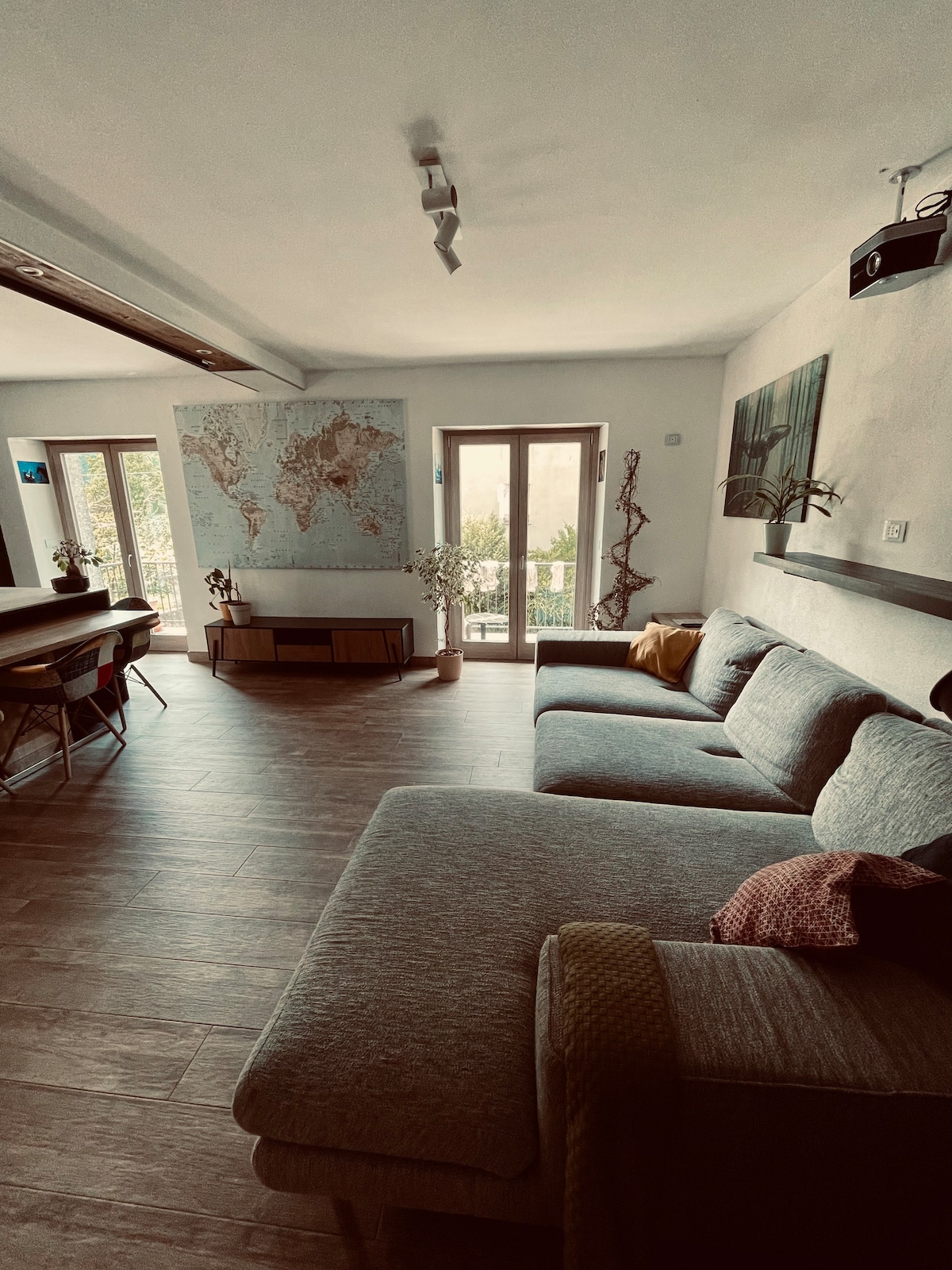 Airbnb con migliori performance: Luce private deluxe apartment near the station a Tirano