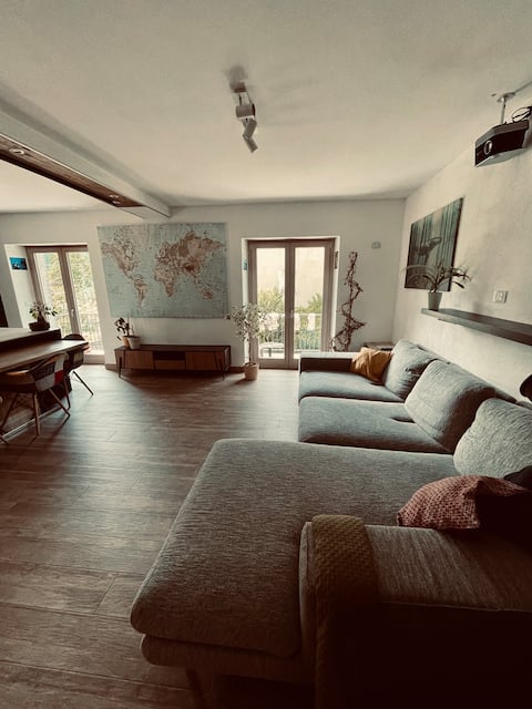 Airbnb con migliori performance: Luce private deluxe apartment near the station a Tirano