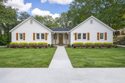 Cozy 4BR Cottage in Downtown Warm Springs