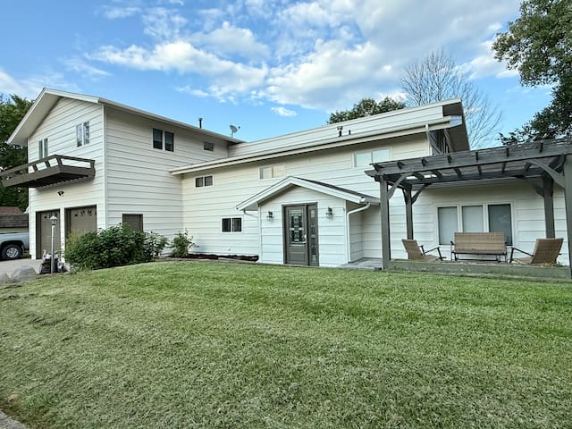 Sandy beach! 5bd/3bth Lake Tetonka Sauna Arcade