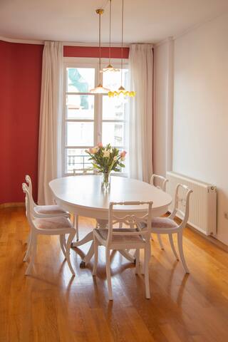 Arty flat in city center gallery image 4