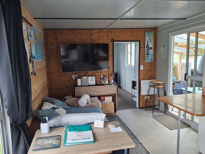 The Gecko Bach, Tiny Home Accomodation - Paraparaumu
