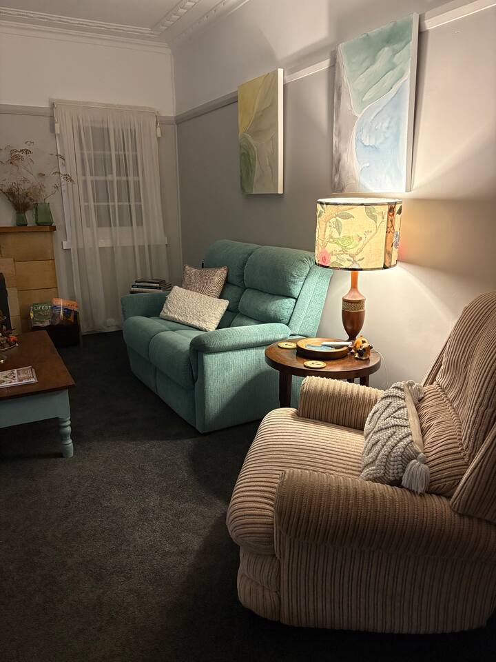 Relaxing Tranquil Home With Entertainers Backyard - Gilgandra