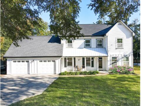 Spacious 5-BR Retreat w/ King Suite, Game Room +