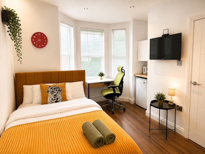 Studio Style Room With Ensuite Bathroom Smart/tv - Croydon, UK