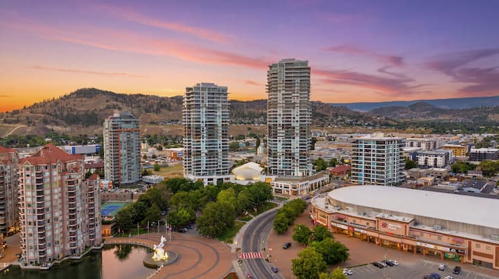 Relaxing Bright And Beautiful Condo With Amenities - Kelowna