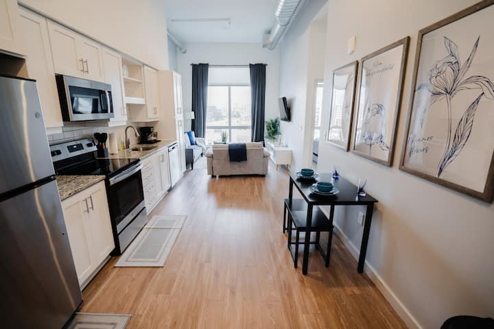 Downtown Luxury Penthouse 1bd, Pool & Parking - Nashville, TN