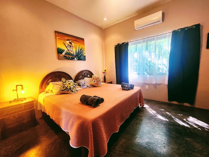 La habitación de agave se encuentra arriba con vistas a la selva 