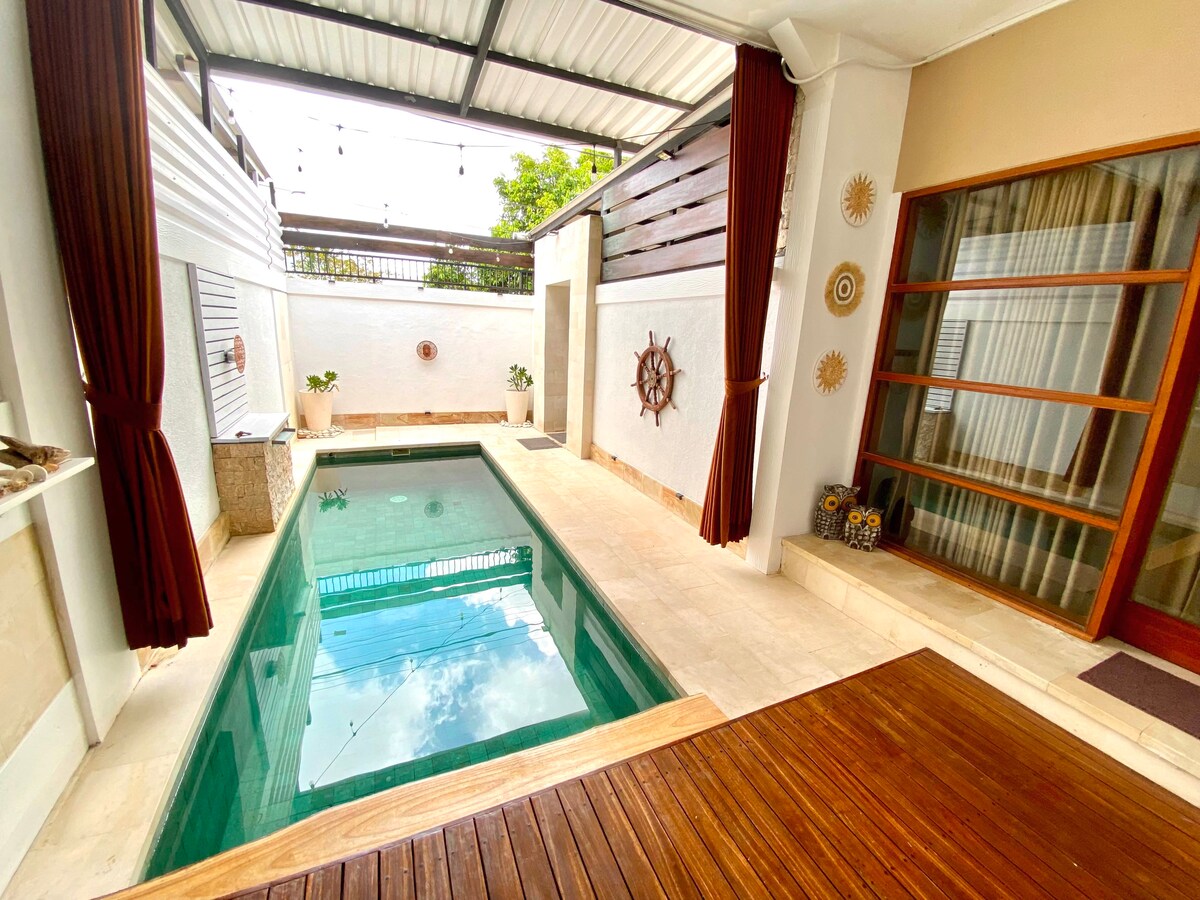 Villa in South Kuta · ★4.92 · 1 bedroom · 1 bed · 1 private bath, сопоставимый объект Airbnb