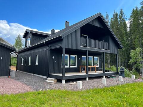 Newly built mountain house with great views, 12 beds