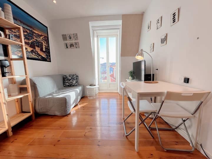 Comfy Flat On Av. Liberdade|metro, Balcony&a/c - Avenidas Novas