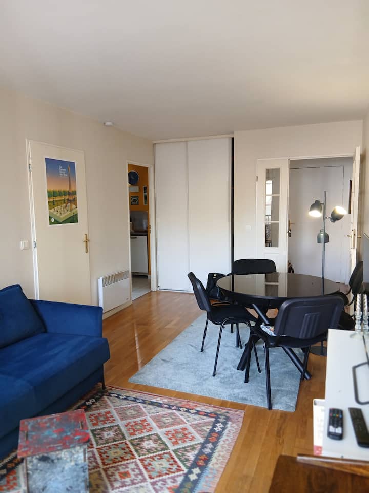 Paris Proche Gambetta : Lumineux Et Confortable - Paris