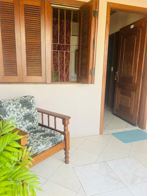 Apt a room, on the 2nd floor and with parking.