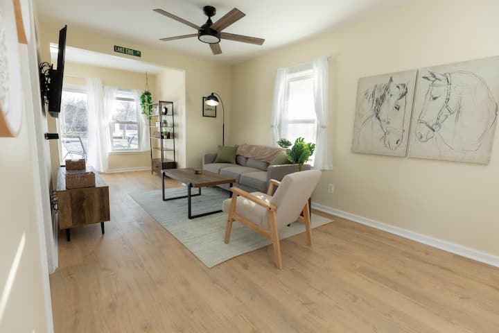 2 Bdrm Waterfront House In Quiet Neighborhood - Gibraltar, MI