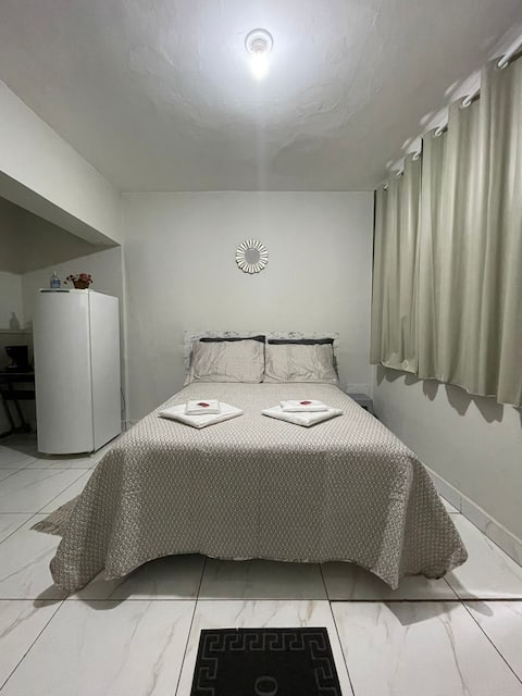 FLAT 98-c/ air-conditioning, great location