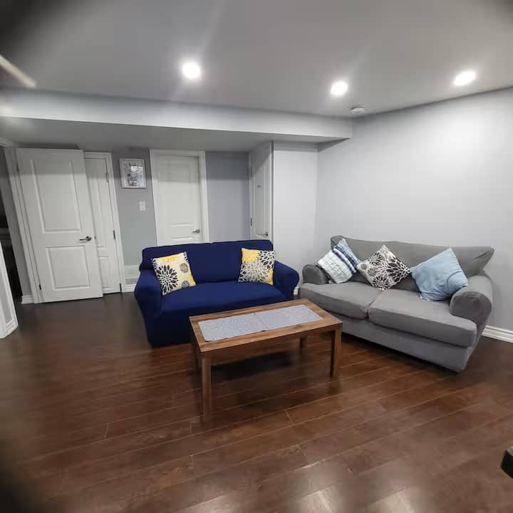 Cozy N Quiet Feel At Home Bedroom-mars - Whitby, ON, Canada