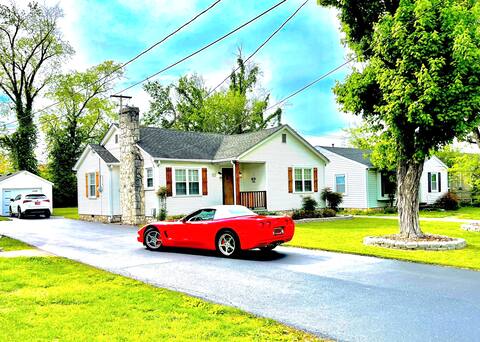 5-STAR!  3 mi to Beech Bend / 1 mi to WKU / Garage