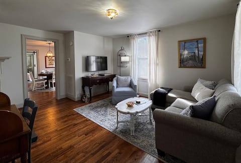 Top Airbnb: Renovated Downtown Bungalow Private with Fast WiFi in Rome