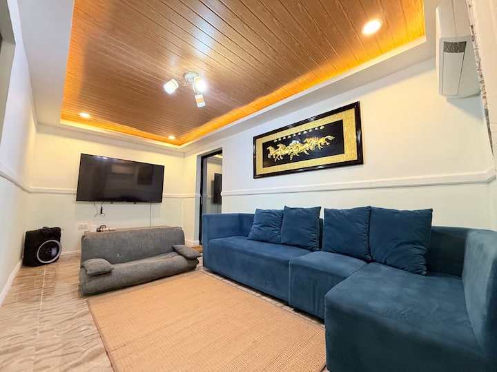 Sallë kinemaje me televizor inteligjent 65'' dhe karaoke