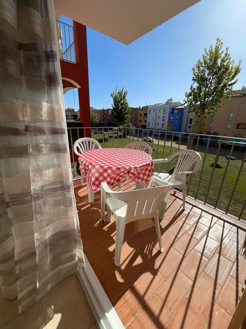 Spacious apt - parking - wifi - 50m from the beach