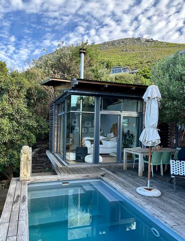 Stunning Scarborough Beach Villa gallery image 2