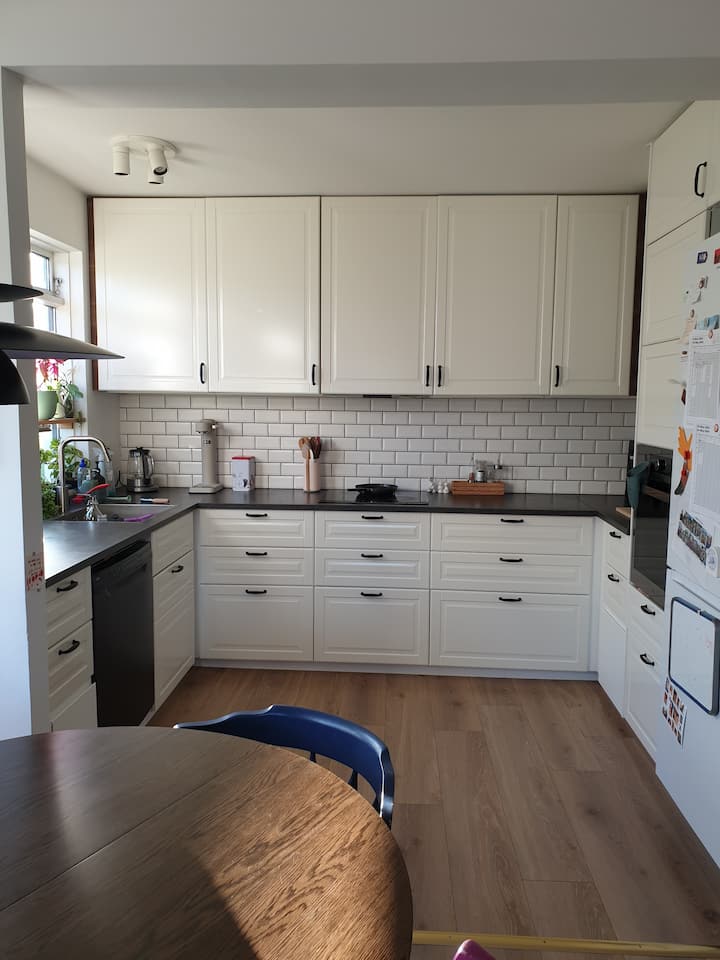 Lovely Room In Shared Apartment - Reykjavík
