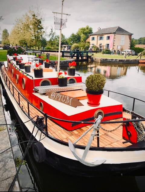 Very nice boat near Saint Malo/Dinan/Rennes.