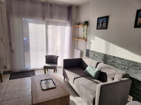 Popular Airbnb listing: Le Passage - pleasant village house in Aube