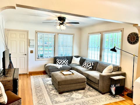 Downtown Spacious 5 BR Mountain Retreat Cozy Home