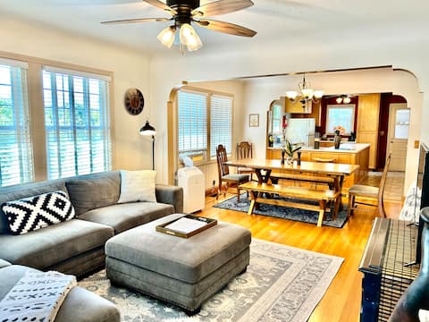 Downtown Spacious 5 BR Mountain Retreat Cottage