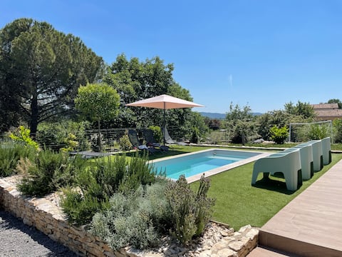 Quiet 4-star air-conditioned house with private pool