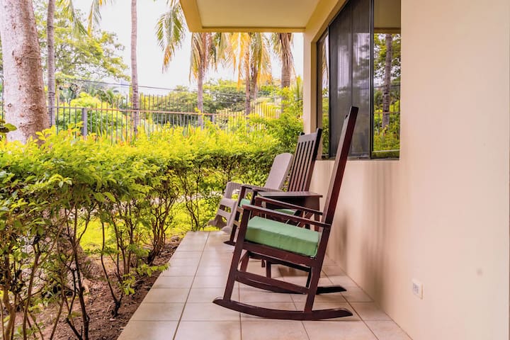 Two levels, 3 BR 3 BA Luxury Villa w/Pool, Privacy