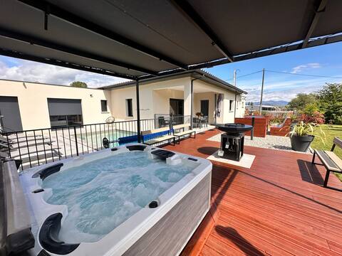 South Ardeche house, jacuzzi, heated pool