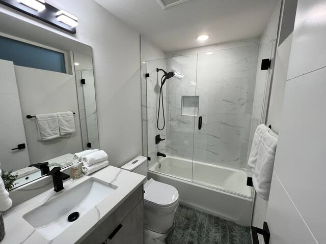 Cherry Blossom on Cherry Hill: 3 bd/3 bth. Seat U gallery image 3