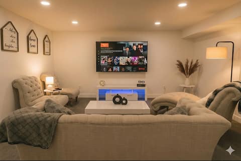 Relax & Play: Hot Tub, Gym, Games + Prime Location