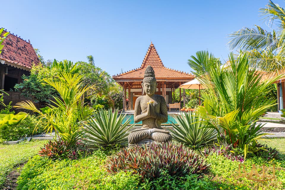 Two joglo pavilions in a big tropical garden on Bali's north coast, Seririt, Buleleng, Bali, Indonesia, photo 3 of 10